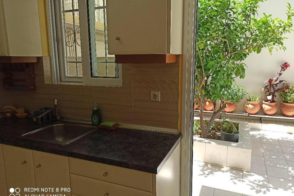 Jilda S Apartment With Private Garden! 나플리오 외부 사진