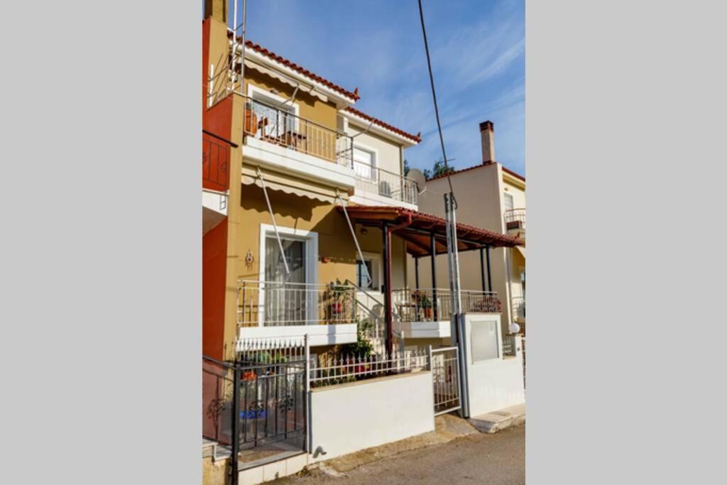 Jilda S Apartment With Private Garden! 나플리오 외부 사진